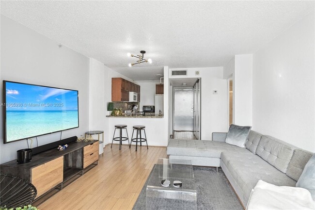 Building Photo - 1035 West Ave