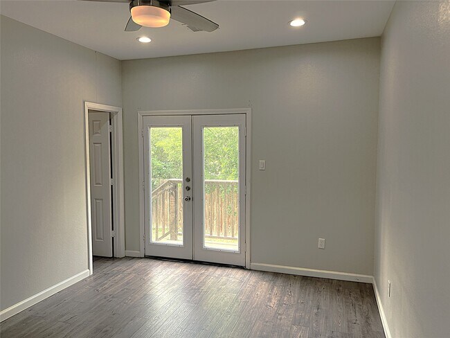 Building Photo - 5779 Belarbor St