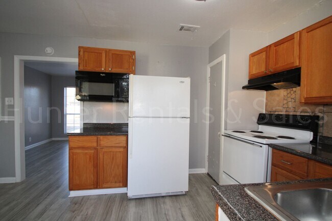 Building Photo - Well-Maintained Three-Bedroom In North Killeen!