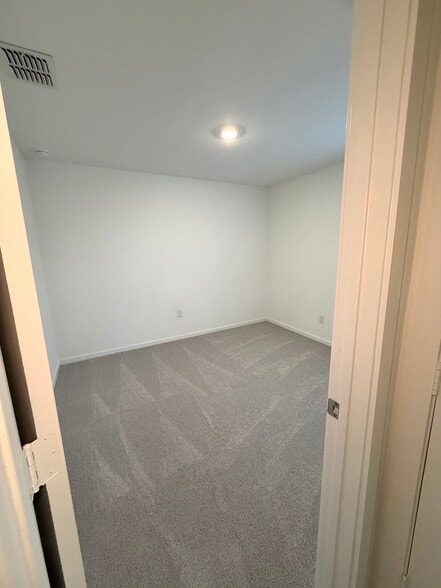 Building Photo - 3703 Oleander Pl