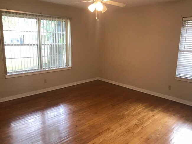 Building Photo - 1831 De Milo Dr