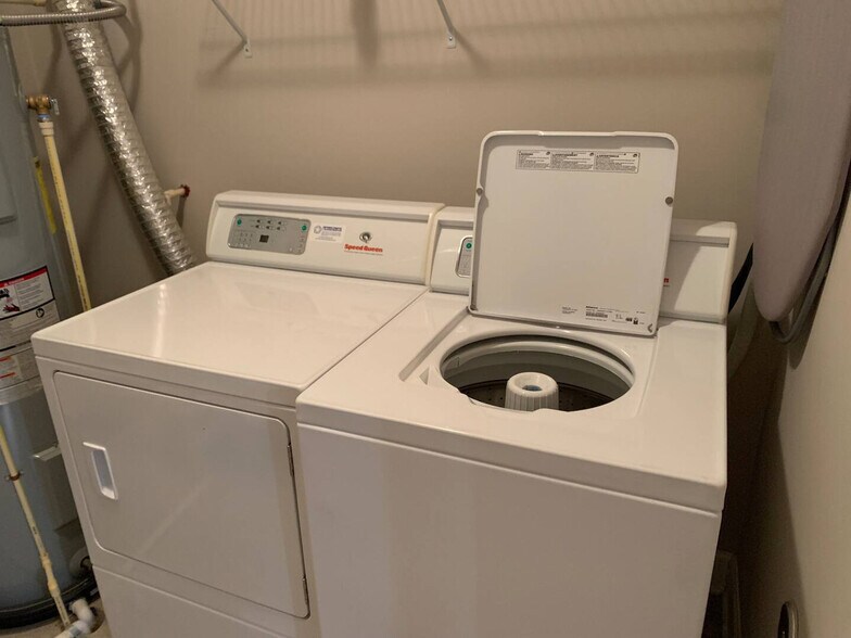 Building Photo - 855 Chillingham Dr