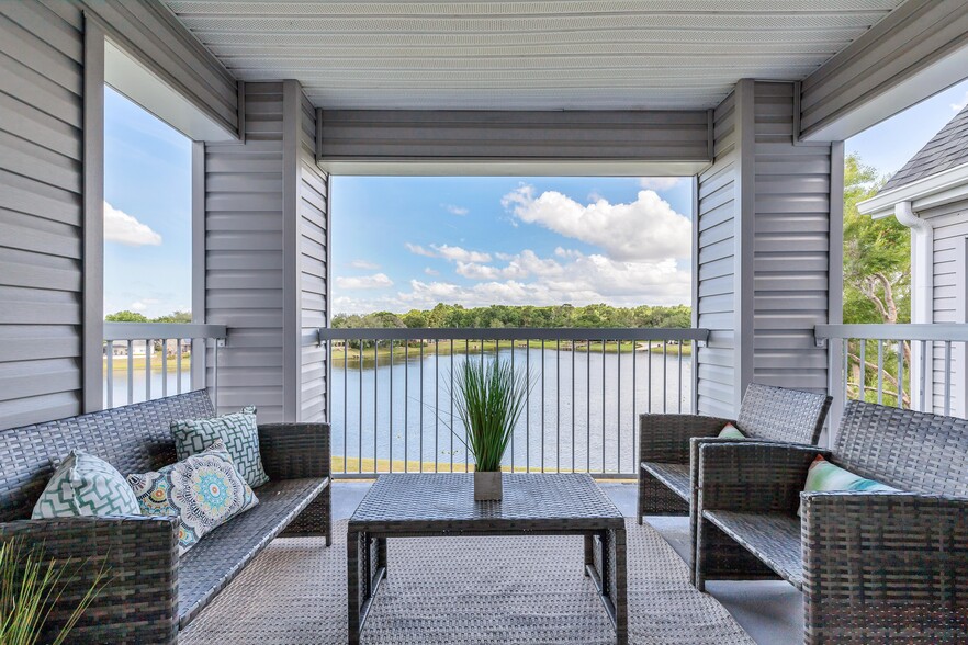 Building Photo - 2549 Grassy Point Dr