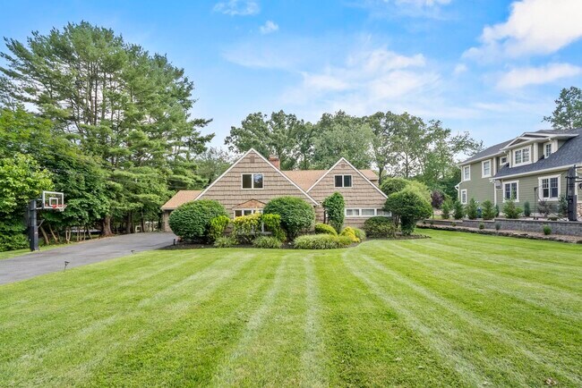Building Photo - 926 Norgate Dr