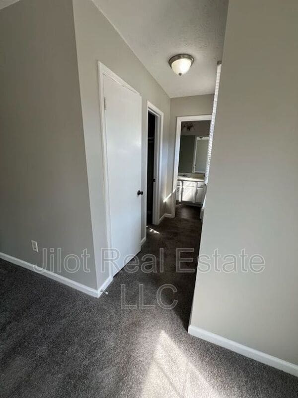 Building Photo - 803 Heritage Oaks Dr