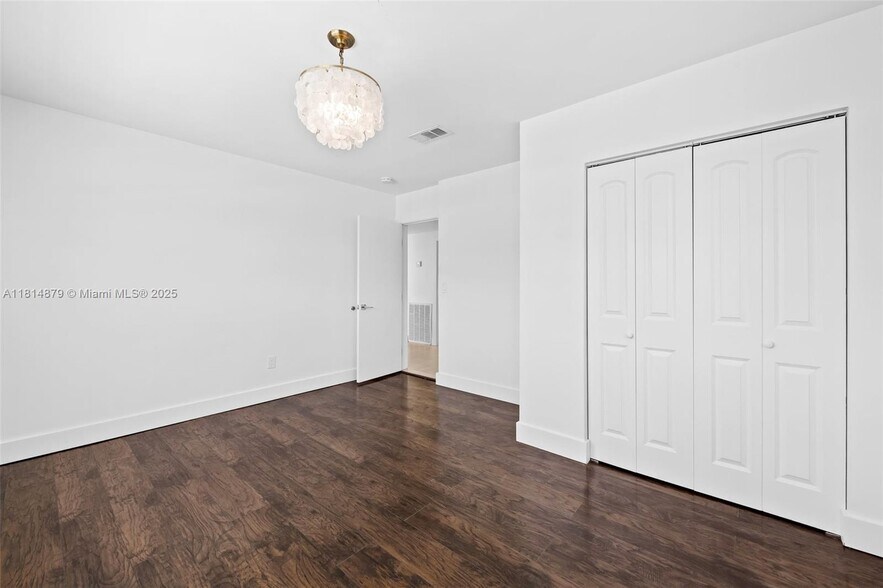 Building Photo - 20515 NE 19th Ct
