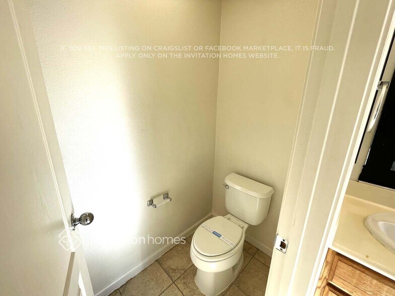 Building Photo - 5134 Rowe Dr