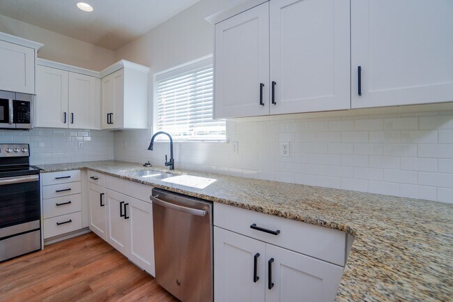 Building Photo - 1655 N Azurite Pl