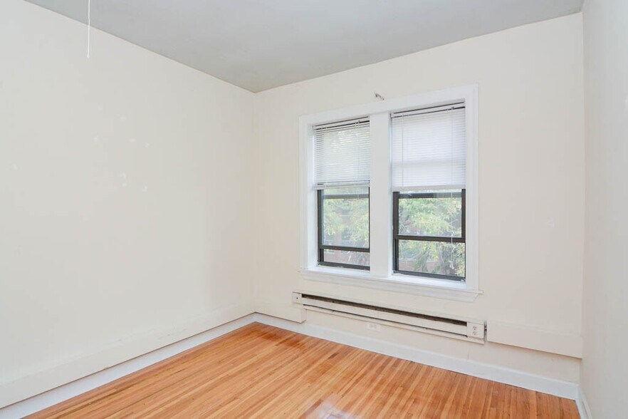 Building Photo - 3733 N Pine Grove Ave