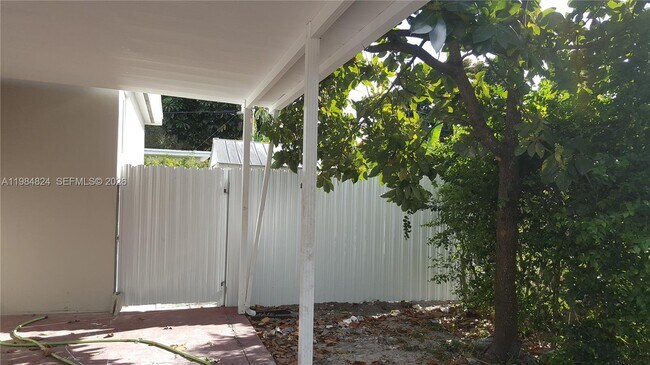 Building Photo - 6300 SW 21st St