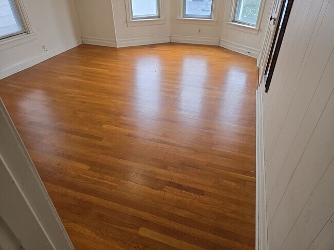 Building Photo - 115 S Potomac St