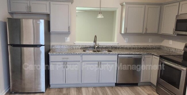 Building Photo - 337 S Pointe Dr