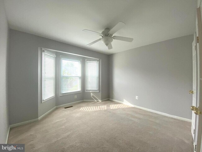 Building Photo - 14 Nathan Ct