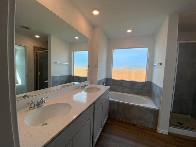Building Photo - 211 Blue Springs Pass