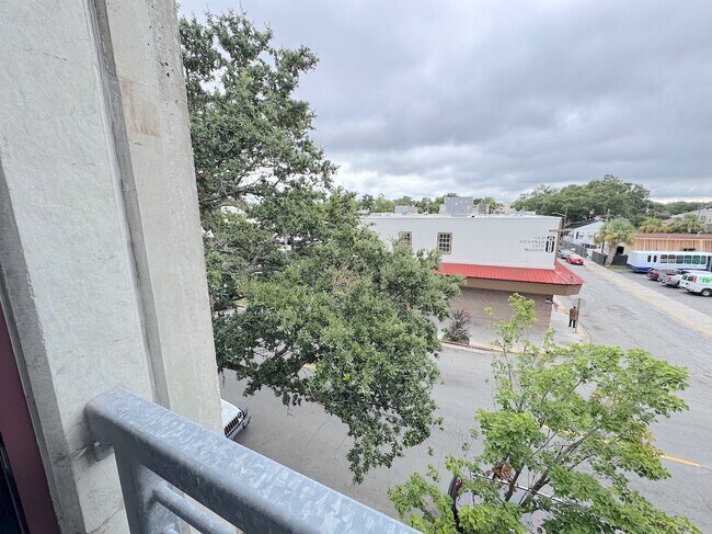 Building Photo - 2407 Bull St
