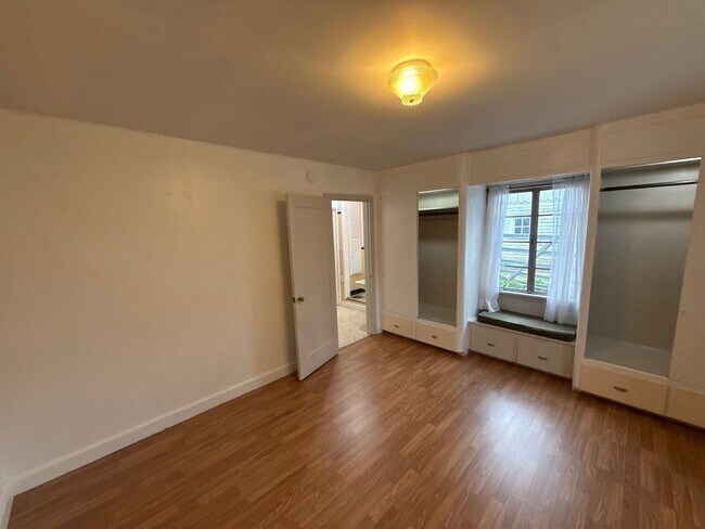 Building Photo - 1947 Marion St SE