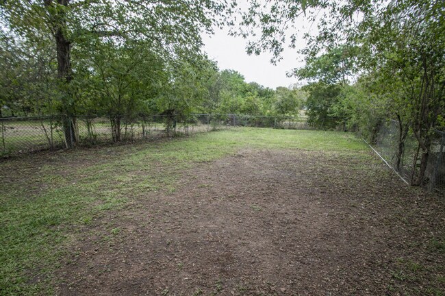 Building Photo - 932 Poinsettia St