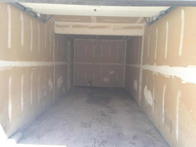 Building Photo - 571 Winnie Way