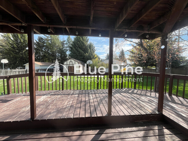 Building Photo - 3267 Merlin Dr