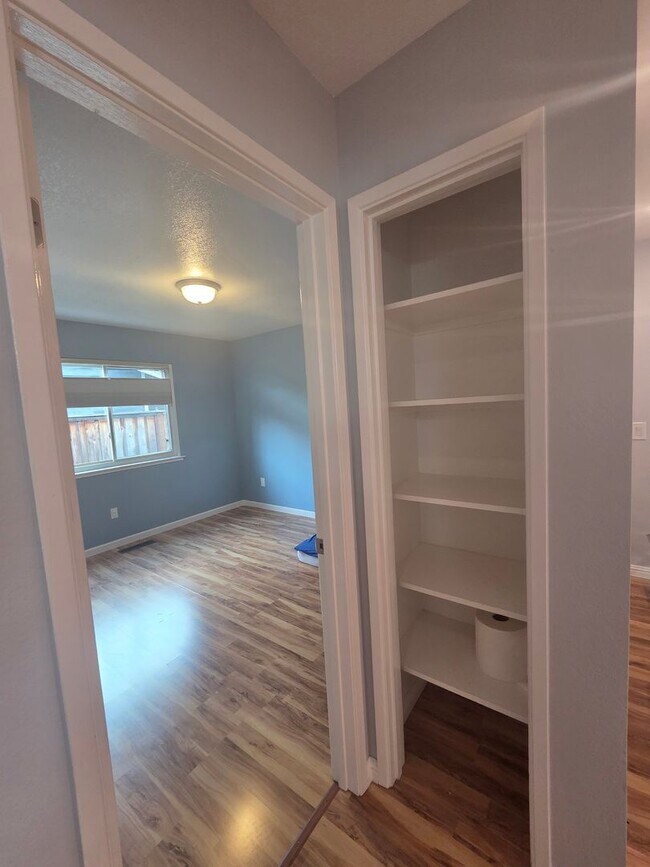 Building Photo - **Move - In Specials Available ! Reduced D...