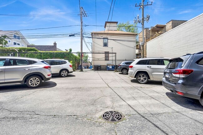 Building Photo - 2846 N Halsted St