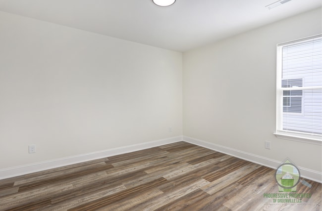 Building Photo - 107 Lyman Lodge Rd