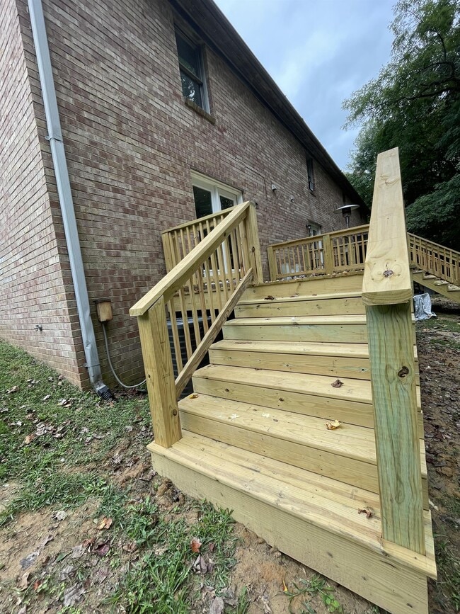 Building Photo - 139 E Vail Dr