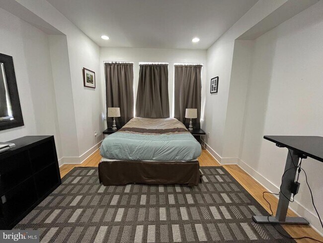 Building Photo - 1013 V St NW