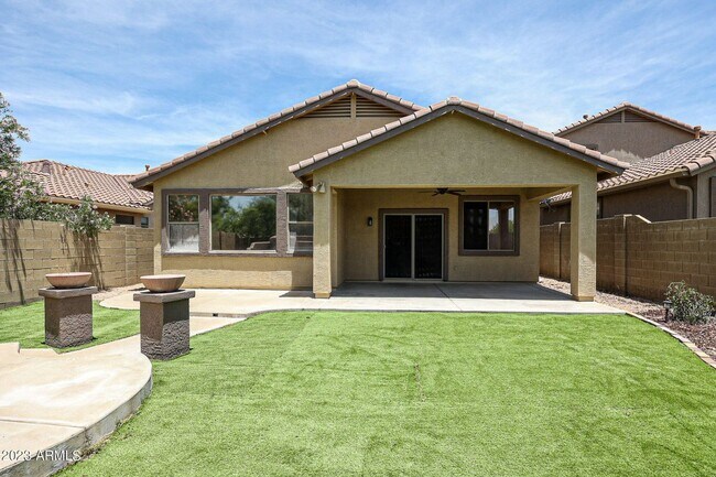 Building Photo - BRAND NEW 5 BEDROOM HOME IN PHOENIX