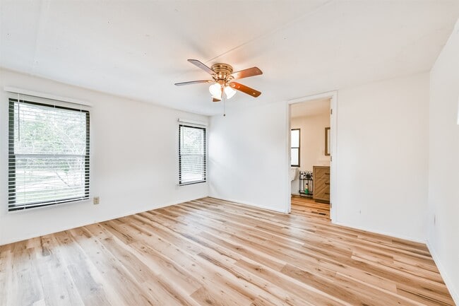 Building Photo - 1749 Max Rd