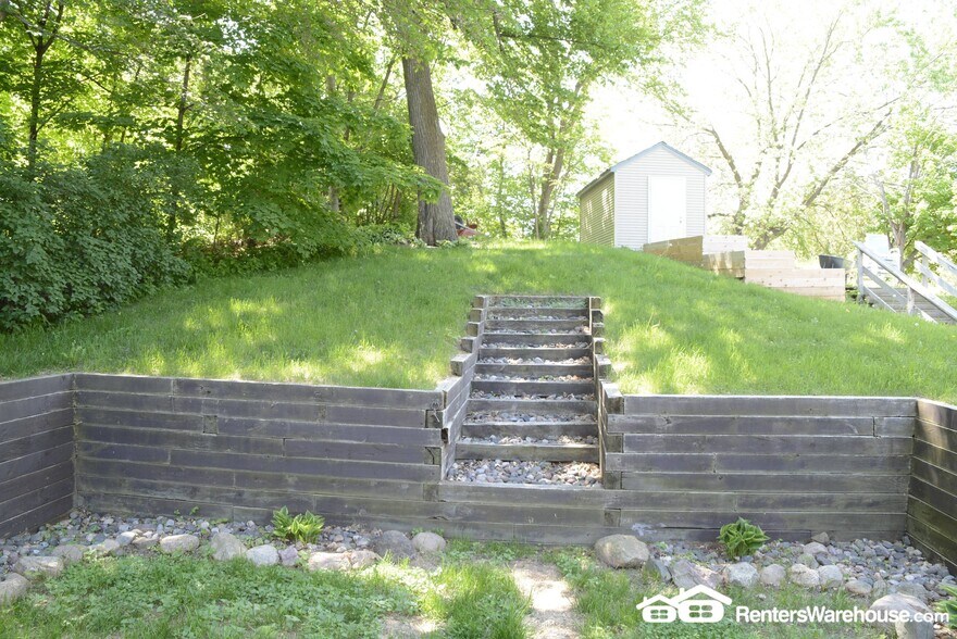 Building Photo - 4887 Edgewater Dr