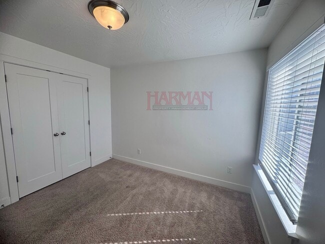 Building Photo - 451 E 280 N