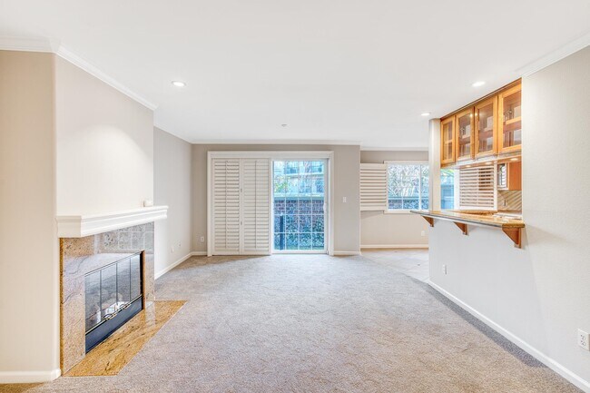 Building Photo - 20 Willow Rd