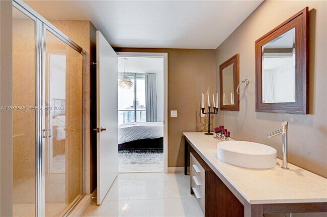 Building Photo - 495 Brickell Ave