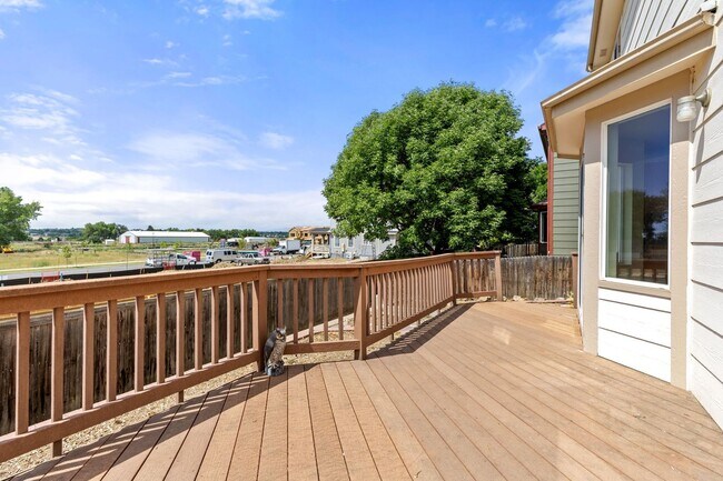 Building Photo - 2021 Falcon Ridge Dr