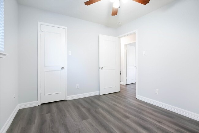 Building Photo - 56 E White Willow Cir