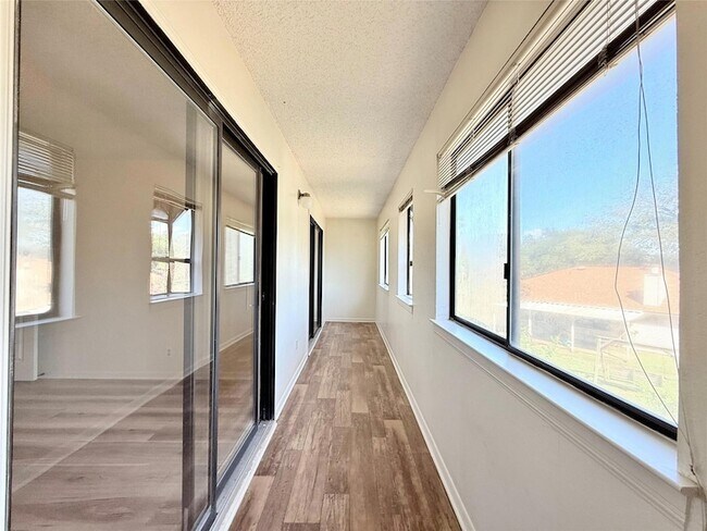 Building Photo - 104 Verna Spur