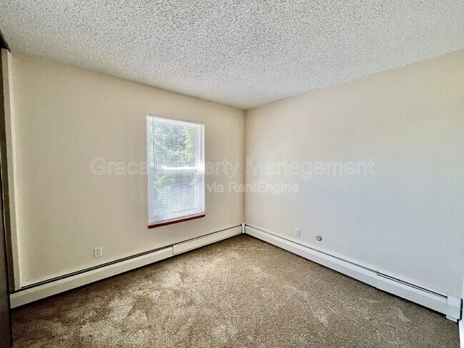 Building Photo - 2582 Ridge Dr