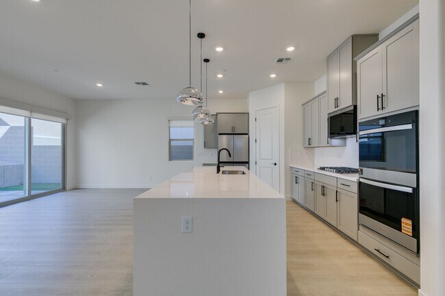 Building Photo - Brand New 4 Bedroom + Den/Office in Summerlin