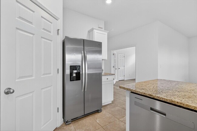 Building Photo - 10552 SW Toren Wy