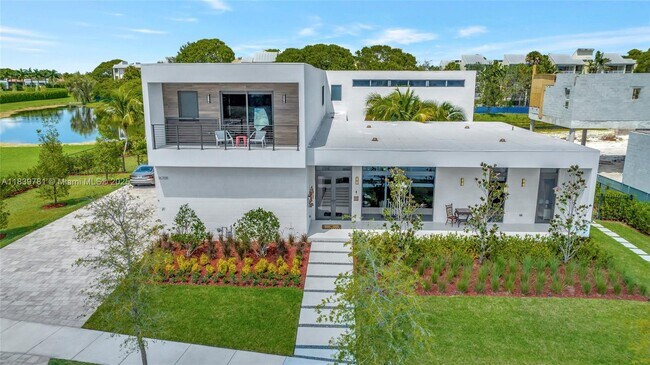 Primary Photo - 16709 Botaniko Dr N