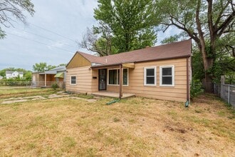 Building Photo - Bed 2 Bath In Quiet Neighborhood!