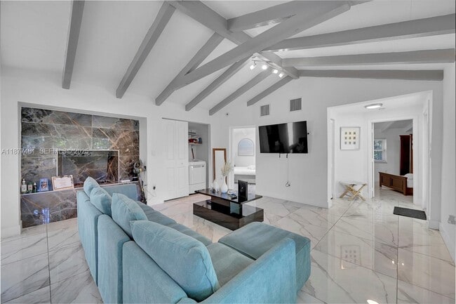 Building Photo - 15 NE 95th St