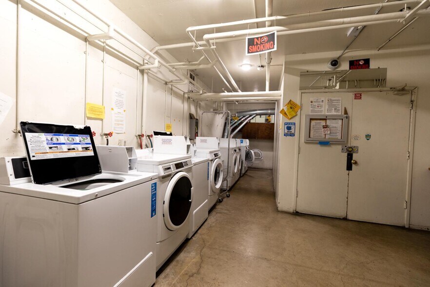 Building Photo - Elmwood 2 bed 1 bath condo great location