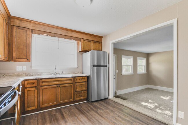 Building Photo - Pet Friendly Four Bedroom!