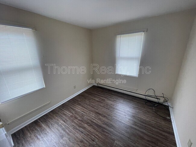 Building Photo - 400 E Northern Blvd