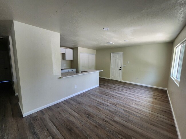Building Photo - Beautiful Remodled, 4 Bedroom Home!
