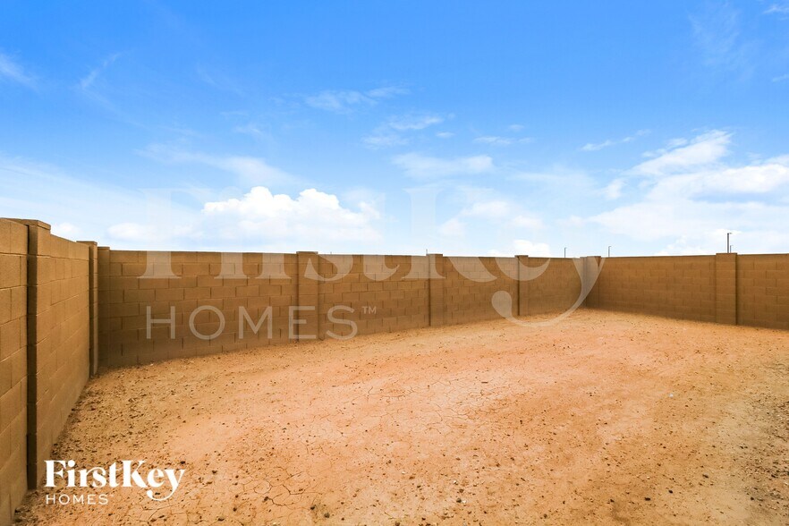 Building Photo - 12516 W Kaler Dr