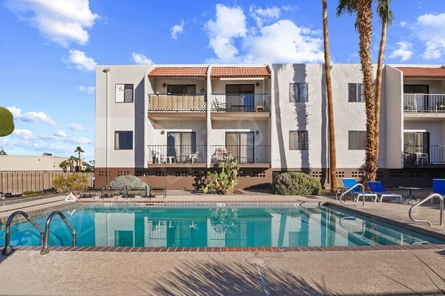 Building Photo - CENTRALLY LOCATED 1 BEDROOM CONDO