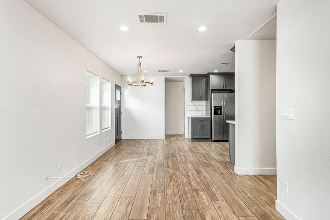 Building Photo - 7401 Valaria Dr